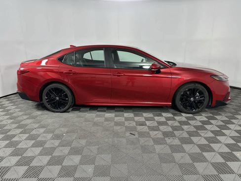Used 2025 Toyota Camry SE FWD image 3