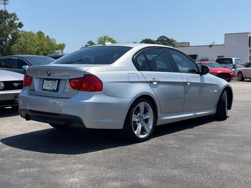 Used 2011 BMW 335i xDrive Sedan AWD/4WD image 3
