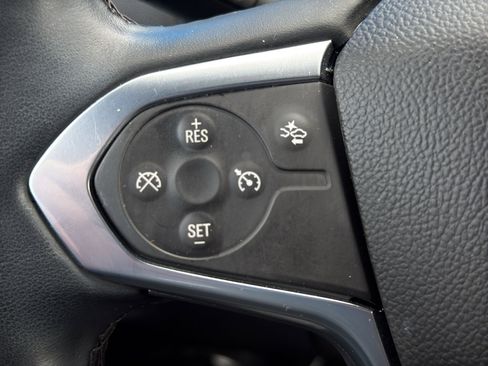 Used 2023 Chevrolet Traverse LT image 21