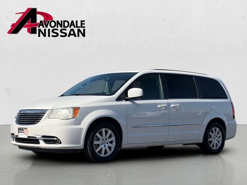 Used 2013 Chrysler Town & Country Touring FWD image 2
