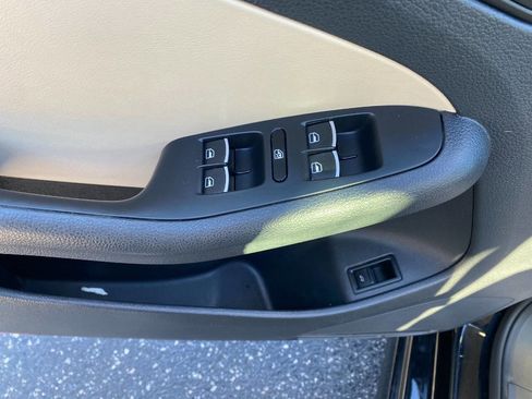 Used 2013 Volkswagen Jetta TDI image 12