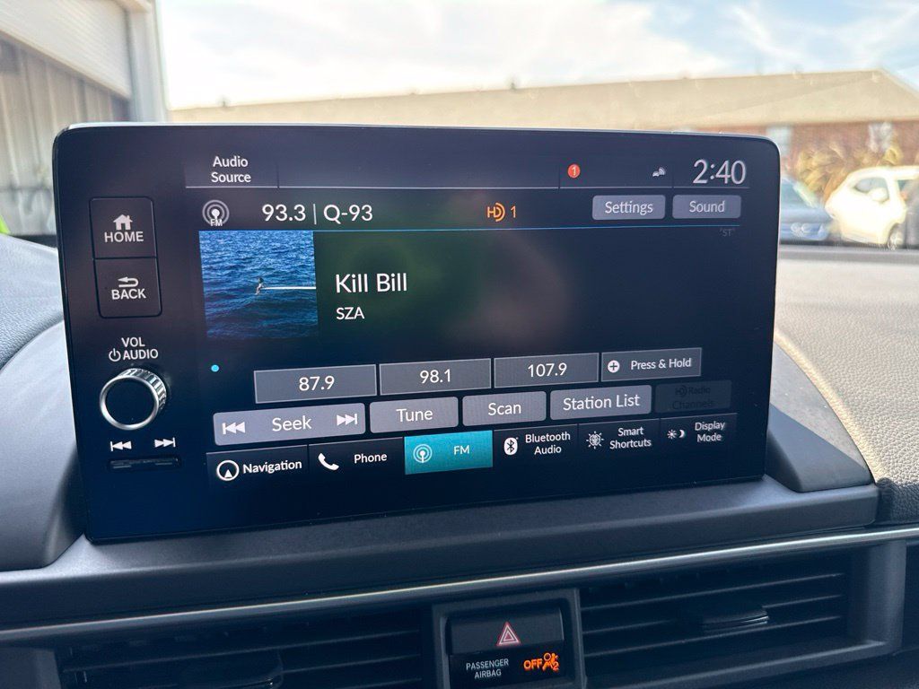 Used 2025 Honda Pilot Touring image 17