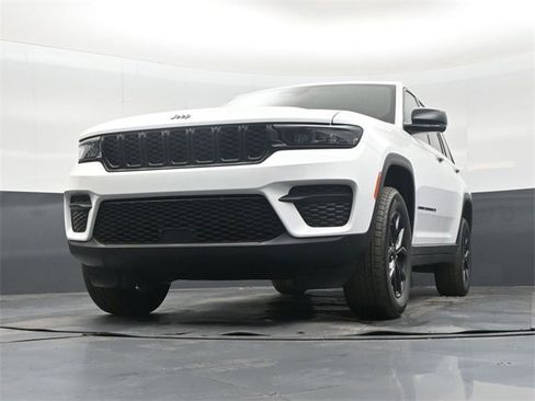 New 2025 Jeep Grand Cherokee Laredo image 44