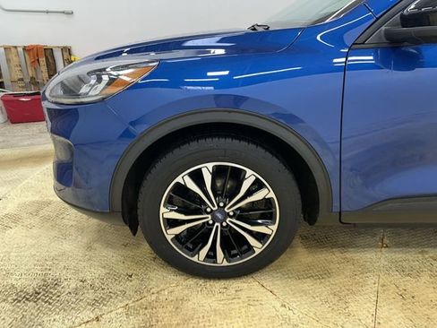 Used 2022 Ford Escape SE w/ SE Sport Appearance Package image 19