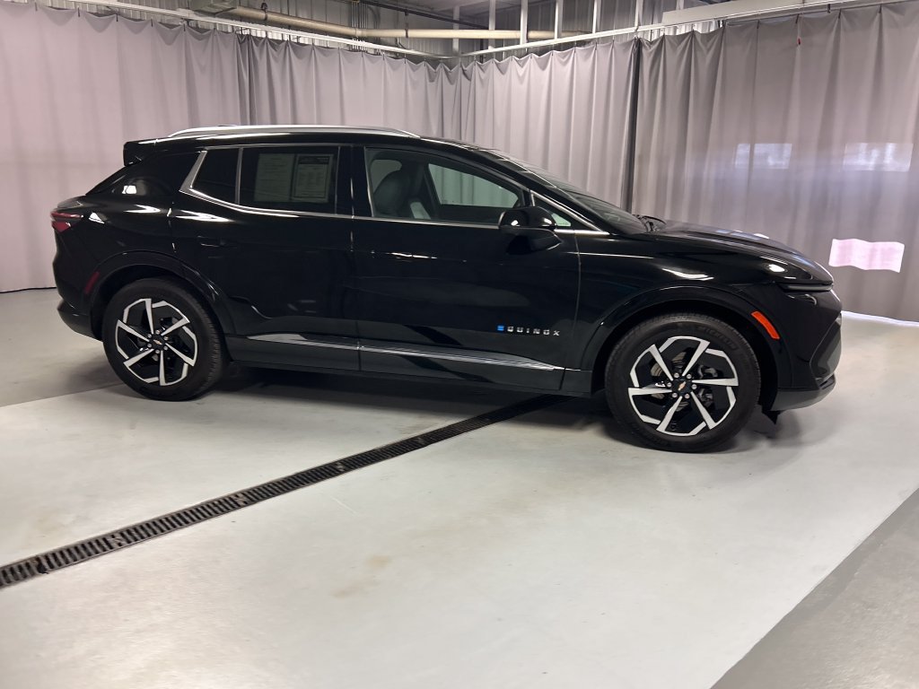 Used 2024 Chevrolet Equinox EV LT w/ LPO, Trailering Package FWD image 8