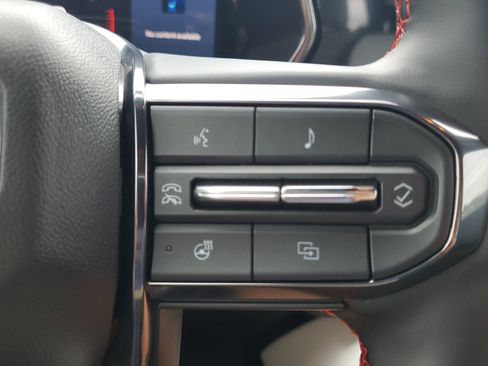 Used 2024 GMC Canyon AT4X image 15