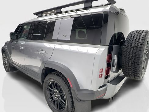 Used 2022 Land Rover Defender 110 SE image 10