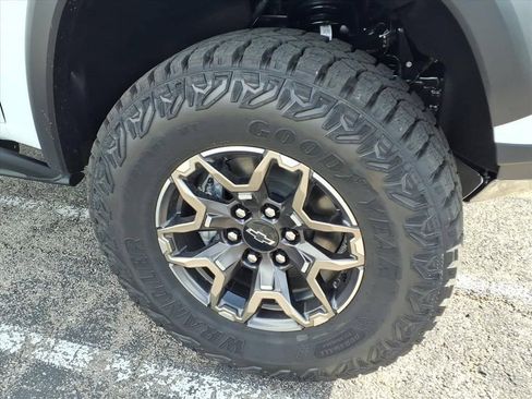 New 2026 Chevrolet Colorado ZR2 w/ Technology Package AWD/4WD image 11