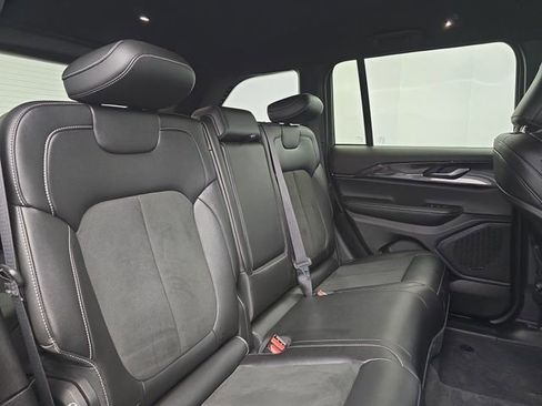 Used 2023 Jeep Grand Cherokee Altitude image 42
