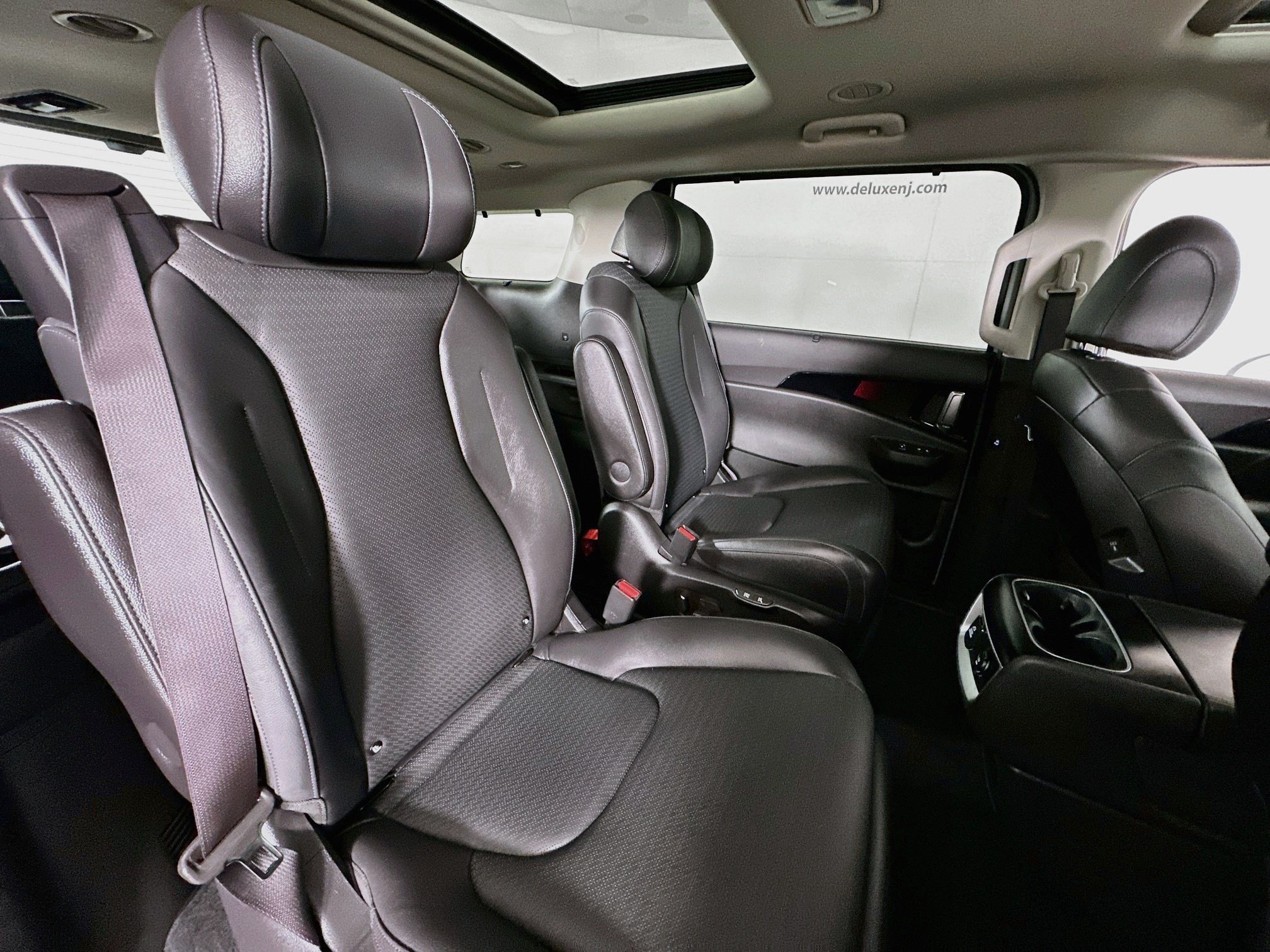 Used 2025 Kia Carnival SX Prestige FWD image 29