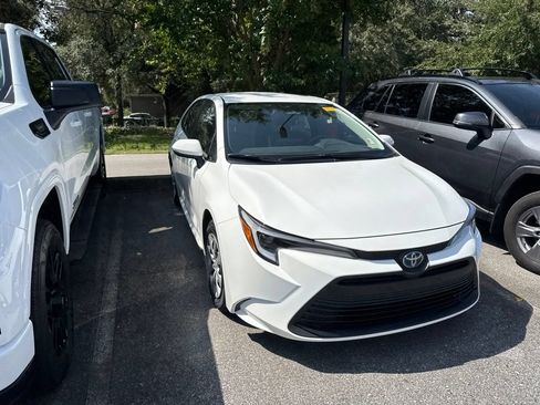 Used 2024 Toyota Corolla LE FWD image 3