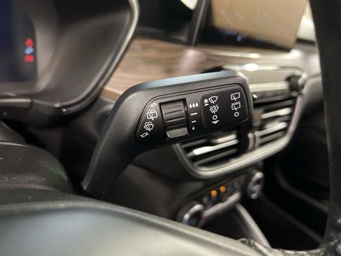 Used 2020 Ford Escape Titanium image 22