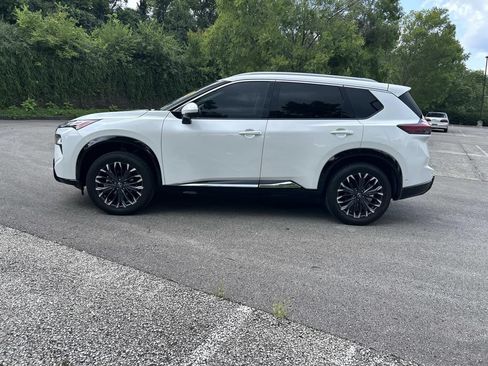 Certified 2025 Nissan Rogue Platinum w/ Platinum Premium Package FWD image 4