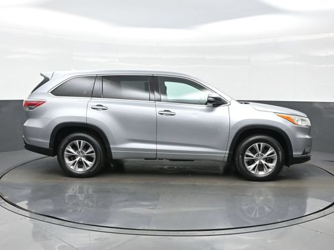 Used 2014 Toyota Highlander Plus FWD image 7