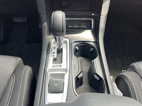 Used 2023 Subaru Ascent Premium w/ Convenience Package AWD/4WD image 15