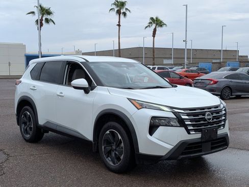 Used 2024 Nissan Rogue SV FWD image 3