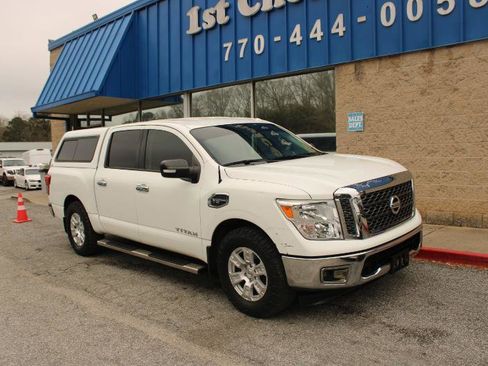Used 2017 Nissan Titan SV image 1