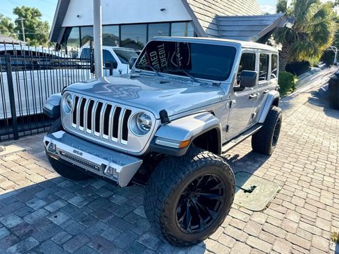 Used 2019 Jeep Wrangler Unlimited Sahara AWD/4WD image 34