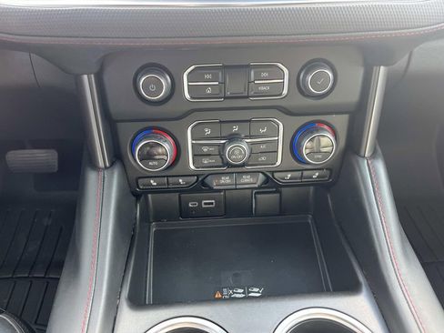 Used 2022 Chevrolet Suburban RST w/ Luxury Package image 15