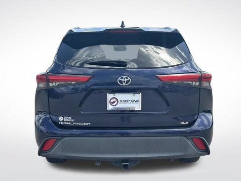 Used 2020 Toyota Highlander XLE FWD image 5