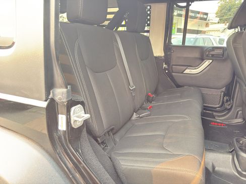 Used 2014 Jeep Wrangler Unlimited Rubicon AWD/4WD image 19