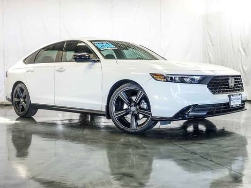 Used 2024 Honda Accord Sport image 2