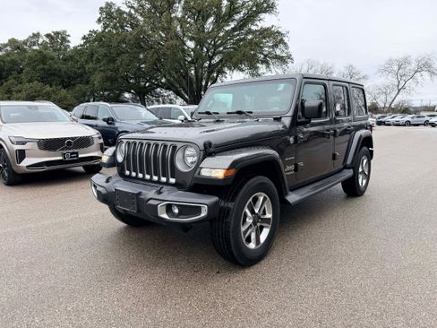 Used 2018 Jeep Wrangler Unlimited Sahara image 2