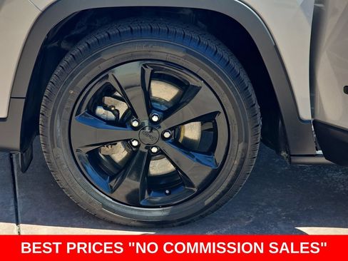 Used 2021 Jeep Cherokee Latitude Plus FWD image 34