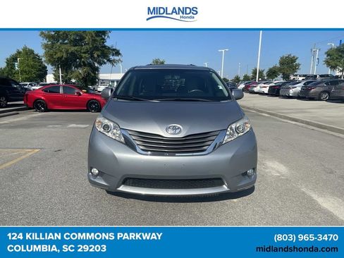 Used 2012 Toyota Sienna XLE FWD image 2