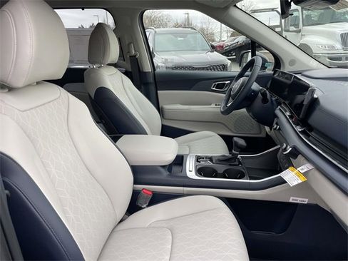 New 2026 Kia Carnival EX image 19