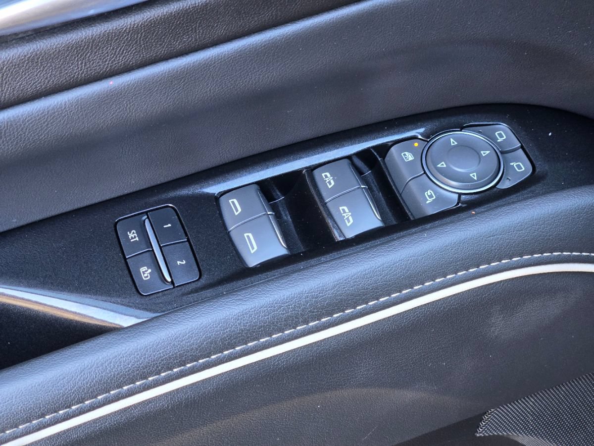 Used 2023 Cadillac Escalade ESV Sport w/ LPO, ONYX Package AWD/4WD image 41