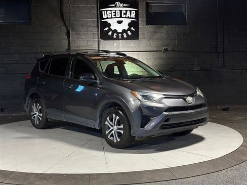 Used 2017 Toyota RAV4 LE image 9