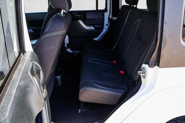 Used 2017 Jeep Wrangler Unlimited Sahara AWD/4WD image 19