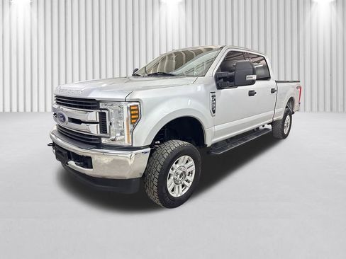 Used 2019 Ford F250 XLT w/ Snow Plow Prep Package image 12