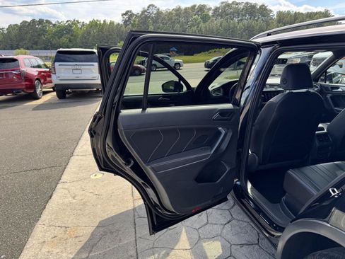 Used 2022 Volkswagen Tiguan SE R-Line AWD/4WD image 8