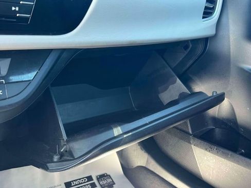 Used 2015 Toyota Corolla LE image 31