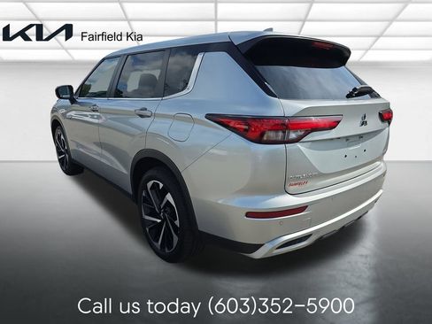 Used 2024 Mitsubishi Outlander SE AWD/4WD image 3