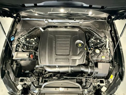 Used 2019 Jaguar XE RWD image 34