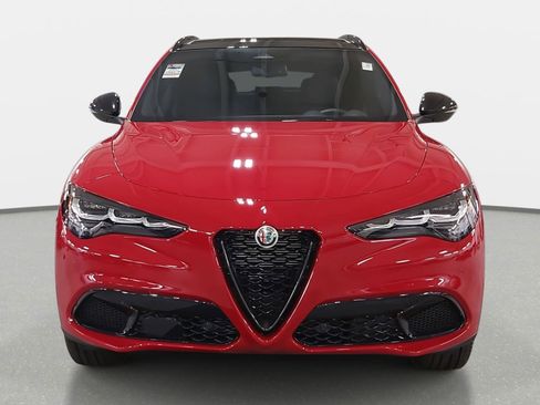 New 2025 Alfa Romeo Stelvio Sprint image 2