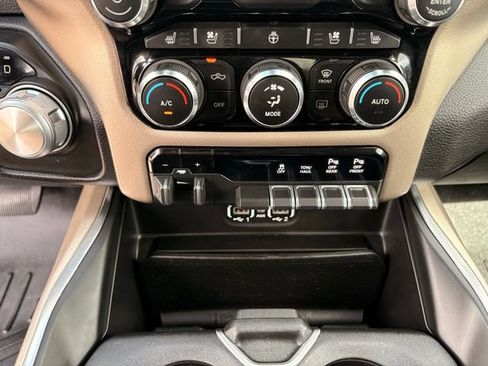 Used 2020 RAM 1500 Laramie AWD/4WD image 19