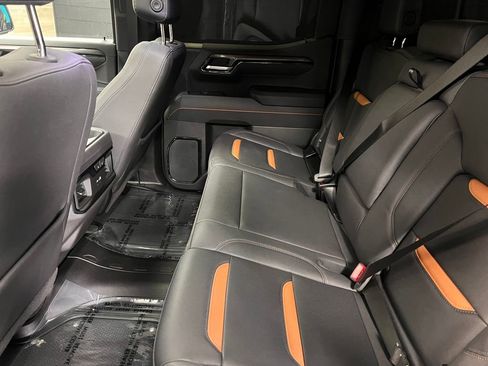 Used 2025 GMC Sierra 1500 AT4 w/ Technology Package AWD/4WD image 17