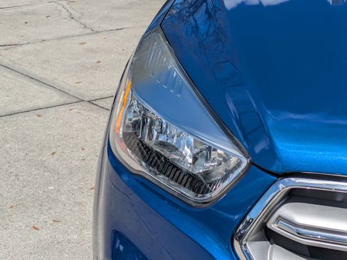 Certified 2019 Ford Escape SE FWD image 9