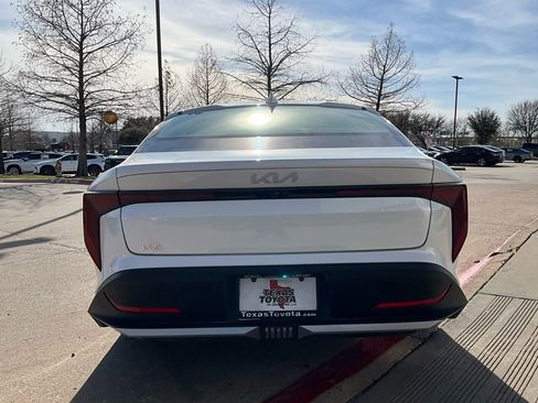 Used 2025 Kia K4 LXS image 7