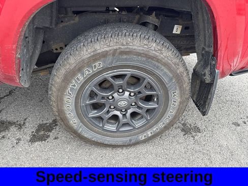 Used 2018 Toyota Tacoma SR5 AWD/4WD image 9
