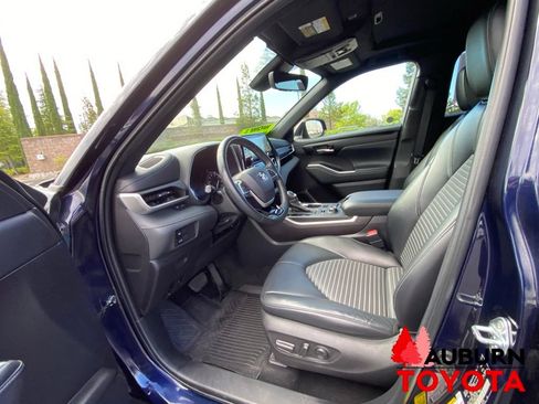 Used 2022 Toyota Highlander XSE AWD/4WD image 37