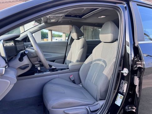 Used 2025 Hyundai Elantra SEL FWD image 12