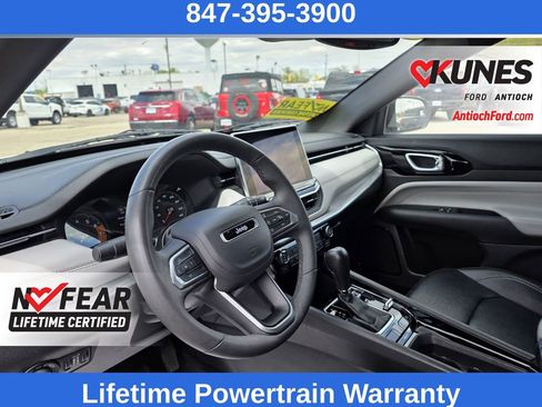 Used 2025 Jeep Compass Limited AWD/4WD image 15