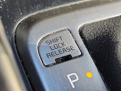 Used 2022 Kia Sorento LX image 27