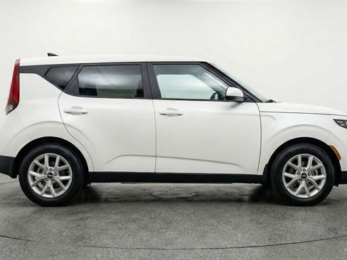 Used 2025 Kia Soul LX w/ LX Technology Package image 11