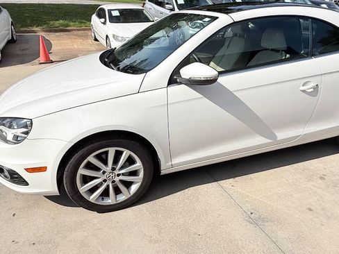 Used 2012 Volkswagen Eos Komfort FWD image 70